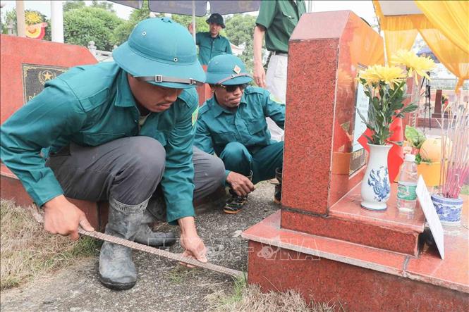TP Hà Nội đặt mục tiêu trong tháng 10/2026 sẽ hoàn thành việc lấy mẫu, xác định danh tính cho hơn 4.000 hài cốt liệt sĩ tại 233 nghĩa trang. Ảnh: Phan Phương - TTXVN