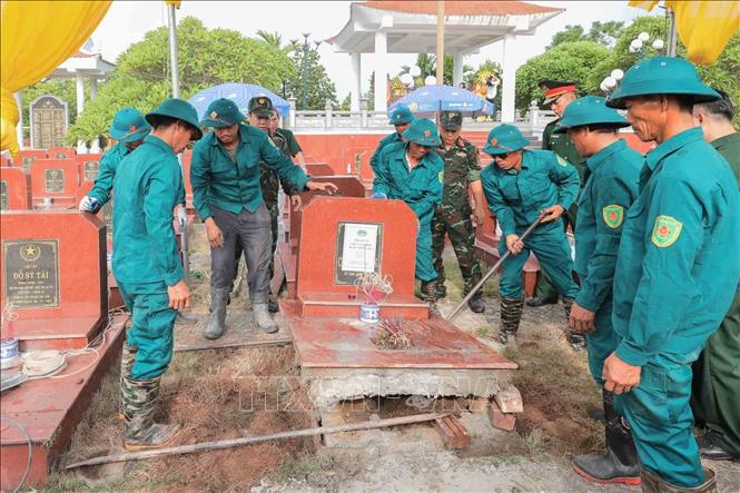 Nghĩa trang liệt sĩ Liên Hiệp (xã Hát Môn) là nơi yên nghỉ của 120 liệt sĩ, trong đó có 5 phần mộ chưa xác định được thông tin. Ảnh: Phan Phương - TTXVN