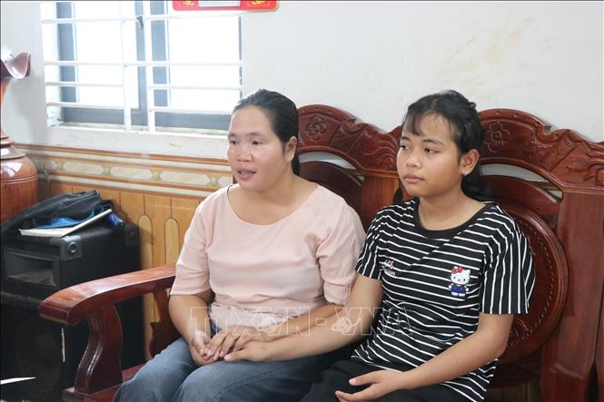 Có hoàn cảnh đặc biệt, em H’Hoan Êban (sinh năm 2012, dân tộc Ê Đê, tại buôn Ea Bông, phường Buôn Ma Thuột), sống cùng dì và bà ngoại từ khi mới 2 tuổi. Ảnh: Nguyên Dung - TTXVN