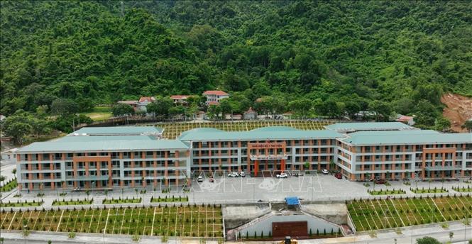Trường Phổ thông nội trú liên cấp Tiểu học và Trung học cơ sở Phong Thổ đã hoàn thiện sẵn sàng đón học sinh. Nguyễn Oanh-TTXVN