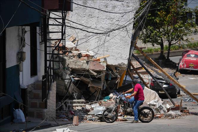 Tòa nhà bị phá hủy sau trận động đất ở Pereira, Colombia. Ảnh: THX/TTXVN phát