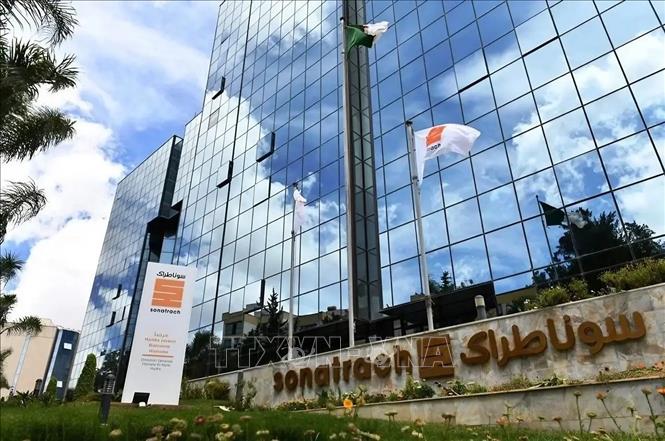 Trụ sở chính của Tập đoàn Dầu khí Quốc gia Algeria. Ảnh: TTXVN phát