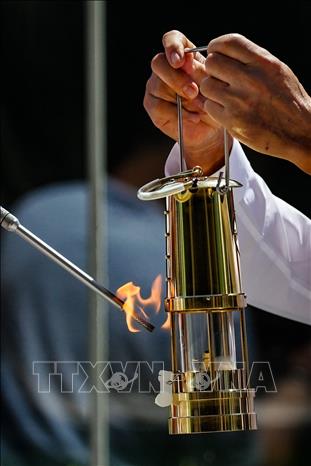 Nghi thức thắp đuốc ASIAD 2026 tại sân vận động quốc gia Nhật Bản ở Tokyo ngày 18/8/2026. Ảnh: THX/TTXVN phát