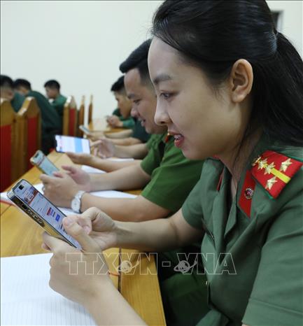 Các đại biểu, cán bộ, đoàn viên, thanh niên tại các điểm cầu cùng tham gia thi thử Cuộc thi trên hệ thống phần mềm. Ảnh: Anh Tuấn – TTXVN