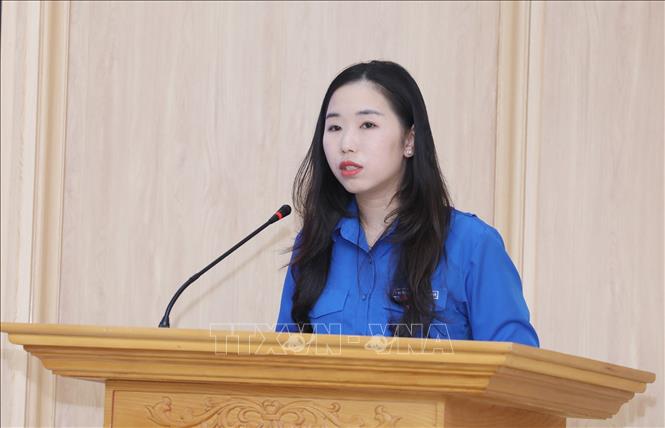 Phó Bí thư Tỉnh đoàn Lạng Sơn Vi Thị Yến Quỳnh, Phó Chủ tịch Hội LHTN Việt Nam tỉnh phổ biến Kế hoạch và thể lệ Cuộc thi. Ảnh: Anh Tuấn – TTXVN