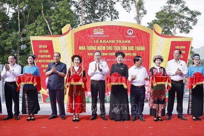 Hướng tới kỷ niệm 80 năm Ngày Tổng tuyển cử đầu tiên bầu Quốc hội Việt Nam (06/01/1946 - 06/01/2026), sáng 16/8/2025, Chủ tịch Quốc hội Trần Thanh Mẫn và nguyên Tổng Bí bí thư Nông Đức Mạnh cùng đoàn đại biểu lãnh đạo, nguyên lãnh đạo Quốc hội dự Lễ khánh thành Nhà tưởng niệm Chủ tịch Tôn Đức Thắng ở xã Tân Trào, tỉnh Tuyên Quang. Ảnh: Doãn Tấn - TTXVN