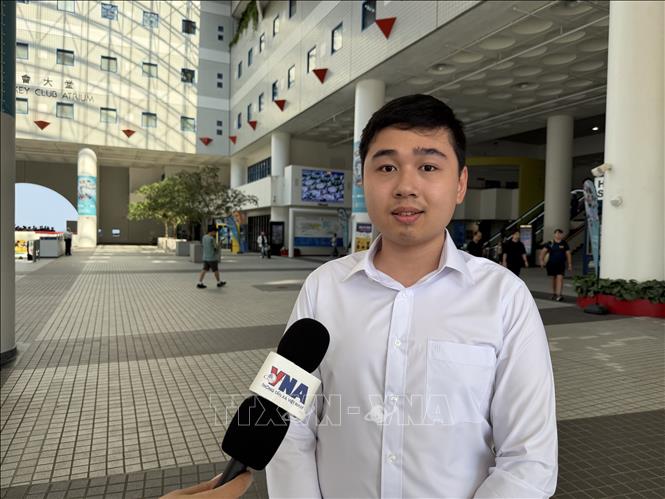 Sinh viên Phạm Thanh Hải Bình đánh giá về những giá trị nhận được sau 5 năm theo học chương trình song bằng Kỹ thuật và Quản lý tại Đại học Khoa học và Công nghệ Hong Kong (HKUST). Ảnh: Lê Anh - PV TTXVN tại Hong Kong, Trung Quốc
