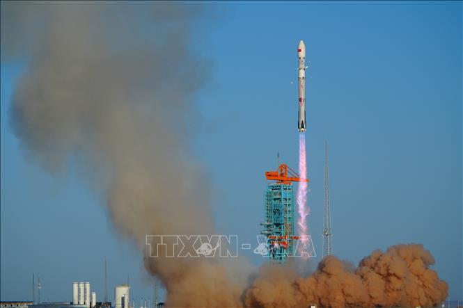 Tên lửa Chu Tước-3 Y2 rời bệ phóng tại Khu thử nghiệm đổi mới hàng không vũ trụ thương mại Đông Phong, Tây Bắc Trung Quốc, ngày 19/8/2026. Ảnh: THX/TTXVN phát