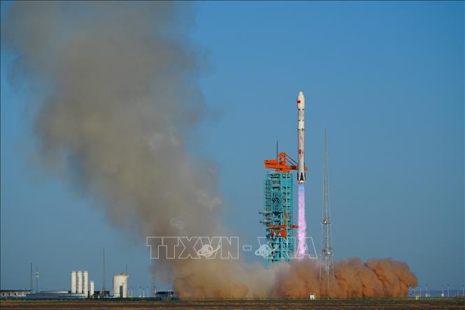 Tên lửa Chu Tước-3 Y2 rời bệ phóng tại Khu thử nghiệm đổi mới hàng không vũ trụ thương mại Đông Phong, Tây Bắc Trung Quốc, ngày 19/8/2026. Ảnh: THX/TTXVN phát