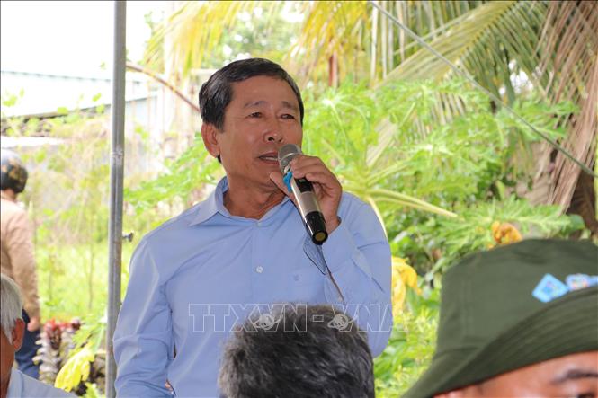 Ông Phạm Văn Thông, xã Tân Hương, Đồng Tháp, chia sẻ ý kiến phát triển giống lúa Nông Dân 1 và Nông Dân 2 tại Hội thảo. Ảnh: Hồng Nhung - TTXVN