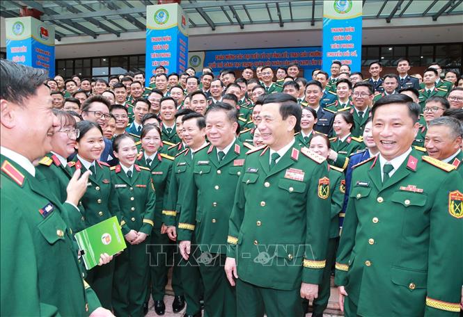 Đại tướng Phan Văn Giang, Đại tướng Nguyễn Trọng Nghĩa và các đại biểu. Ảnh: Trọng Đức - TTXVN