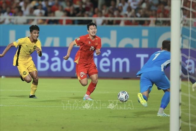 Kết thúc hiệp 1, hai đội hoà nhau với tỷ số 0-0. Ảnh: Minh Quyết - TTXVN