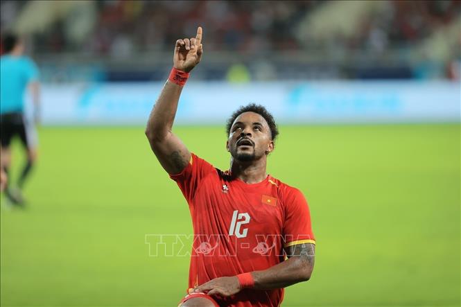 Xuân Son ghi bàn thắng ấn định chiến thắng 2-0 cho đội tuyển Việt Nam ở phút 89. Ảnh: Minh Quyết - TTXVN