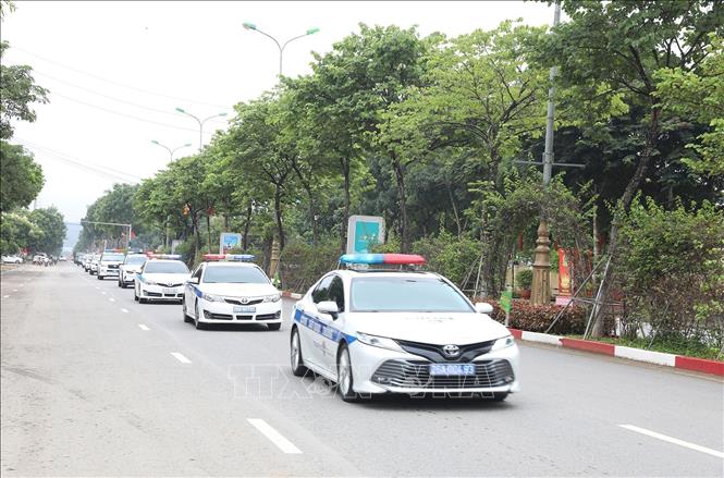 Các lực lượng tham gia diễu hành tại các tuyến đường chính trên địa bàn sau Lễ ra quân. Ảnh: TTXVN phát
