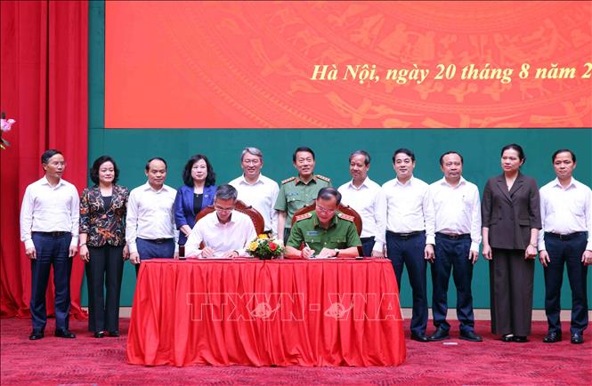 Lễ ký kết biên bản bàn giao nhiệm vụ Cơ quan Thường trực Ban chỉ đạo 57 Trung ương từ Văn phòng Trung ương Đảng về Bộ Công an. Ảnh: Phạm Kiên - TTXVN