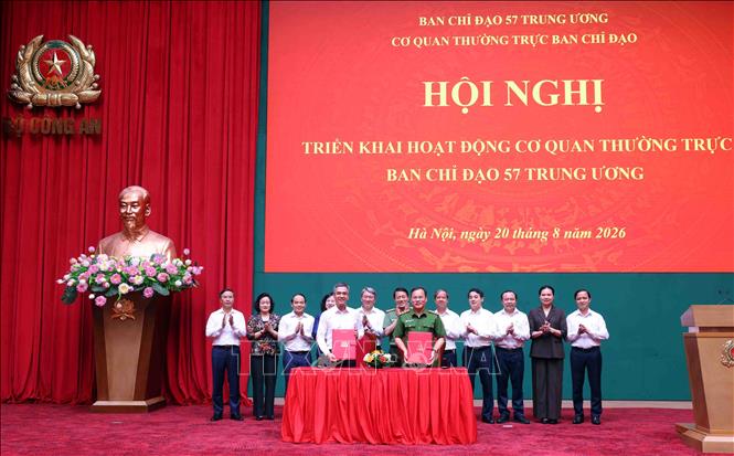 Lễ ký kết biên bản bàn giao nhiệm vụ Cơ quan Thường trực Ban chỉ đạo 57 Trung ương từ Văn phòng Trung ương Đảng về Bộ Công an. Ảnh: Phạm Kiên - TTXVN