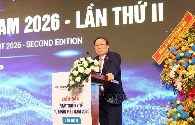 Ông Nguyễn Văn Đệ, Chủ tịch Hiệp hội Bệnh viện tư nhân Việt Nam phát biểu khai mạc Diễn đàn. Ảnh: Đinh Hằng - TTXVN