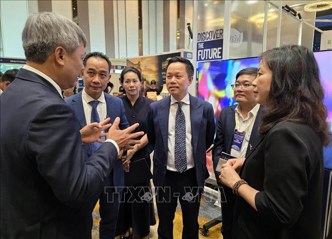 Đại biểu trao đổi bên lề diễn đàn HORECFEX Vietnam 2026. Ảnh: Trần Lê Lâm - TTXVN 