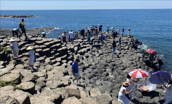 Ancient granite formed by cooled magma can be found at Nhan Mountain, Ca Pass and Da Bia Mountain, while volcanic activity created columnar basalt formations at Ganh Da Dia, Hon Yen and Hon Dun.VNA Photo: Tường Quân 