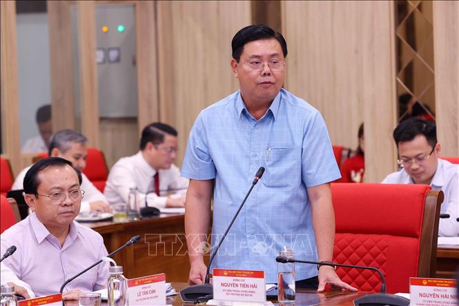 Đồng chí Nguyễn Tiến Hải, Ủy viên Trung ương Đảng, Bộ trưởng Bộ Nội vụ phát biểu. Ảnh: Văn Điệp – TTXVN