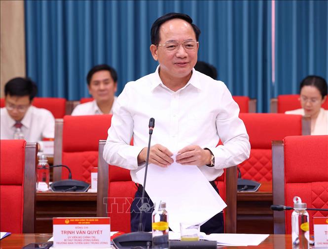 Đồng chí Trịnh Văn Quyết, Ủy viên Bộ Chính trị, Bí thư Trung ương Đảng, Trưởng Ban Tuyên giáo Trung ương phát biểu. Ảnh: Văn Điệp – TTXVN