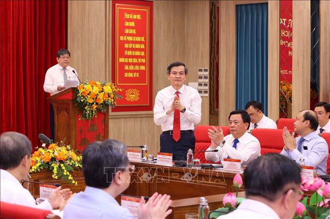 PGS.TS Đoàn Minh Huấn, Ủy viên Bộ Chính trị, Giám đốc Học viện Chính trị quốc gia Hồ Chí Minh tại buổi làm việc. Ảnh: Văn Điệp – TTXVN
