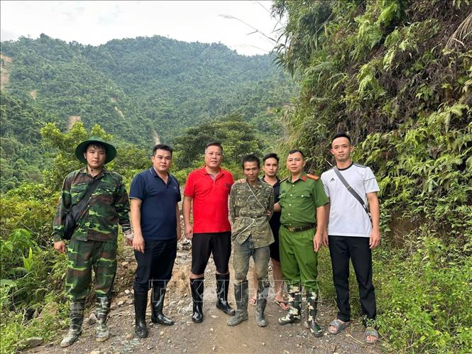 Công an tỉnh Thanh Hóa phối hợp với Công an tỉnh Lào Cai bắt đối tượng truy nã đặc biệt nguy hiểm Bùi Văn Nhượng. Ảnh: TTXVN phát 