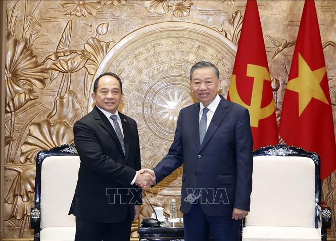 General Secretary of the Communist Party of Vietnam (CPV) Central Committee and President To Lam receives Philippine National Security Adviser Eduardo S.L. Oban Jr.. VNA Photo: Thống Nhất