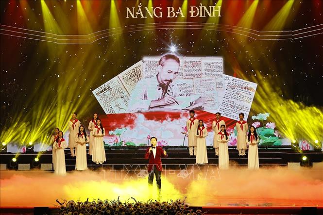 Chương trình nghệ thuật chính luận 