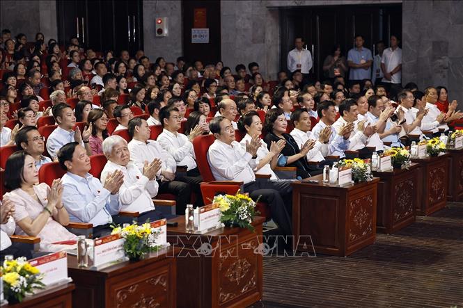 Chủ tịch Quốc hội Trần Thanh Mẫn và Phu nhân Nguyễn Thị Thanh Nga cùng đại biểu tham dự chương trình. Ảnh: Doãn Tấn - TTXVN