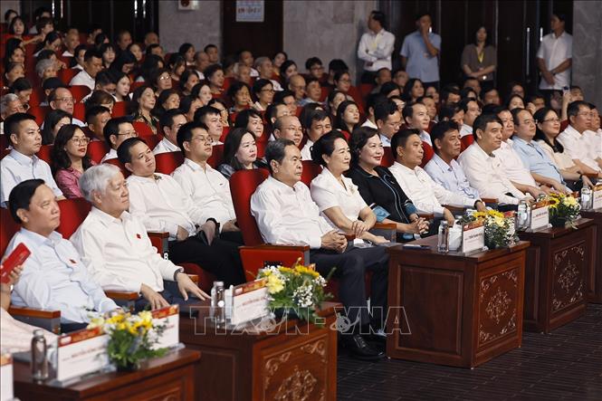 Chủ tịch Quốc hội Trần Thanh Mẫn và Phu nhân Nguyễn Thị Thanh Nga cùng đại biểu tham dự chương trình. Ảnh: Doãn Tấn - TTXVN