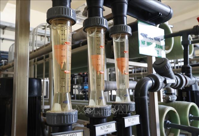 Công nghệ màng lọc Nano xử lý nước rỉ rác. Ảnh: Hồng Đạt - TTXVN