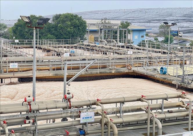 Bể vi sinh xử lý nước thải trước khi đưa qua hệ màng lọc MBR tại Khu liên hợp xử lý chất thải Đa Phước. Ảnh: Hồng Đạt - TTXVN