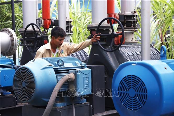 Hệ thống thu khí phát điện từ bãi chôn lấp. Ảnh: Hồng Đạt - TTXVN
