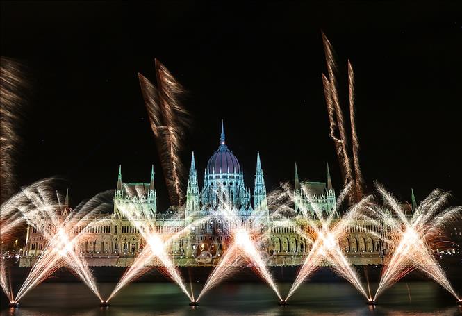 Màn trình diễn mừng Quốc khánh tại Budapest, Hungary, ngày 20/8/2026. Ảnh: THX/TTXVN phát