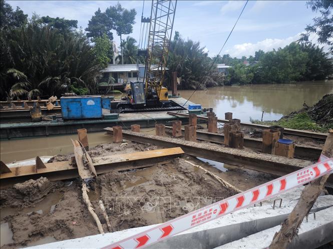 Triển khai thi công công trình nhà máy cấp nước thô tại xã Mỏ Cày, tỉnh Vĩnh Long. Ảnh: Phúc Sơn - TTXVN