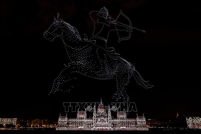 Màn trình diễn mừng Quốc khánh tại Budapest, Hungary, ngày 20/8/2026. Ảnh: THX/TTXVN phát