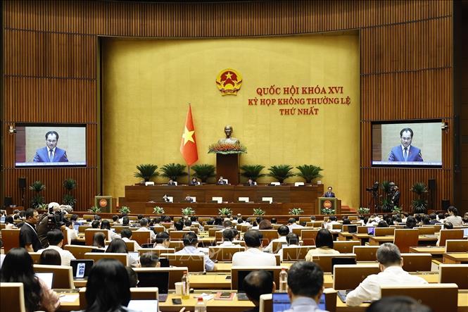 Bộ trưởng Bộ Nông nghiệp và Môi trường Trịnh Việt Hùng phát biểu giải trình, làm rõ một số vấn đề đại biểu Quốc hội nêu. Ảnh: Doãn Tấn – TTXVN