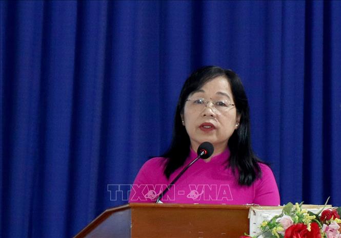 Giám đốc Sở Giáo dục và Đào tạo tỉnh Vĩnh Long La Thị Thúy phát biểu tại chương trình. Ảnh: Lê Thúy Hằng – TTXVN 