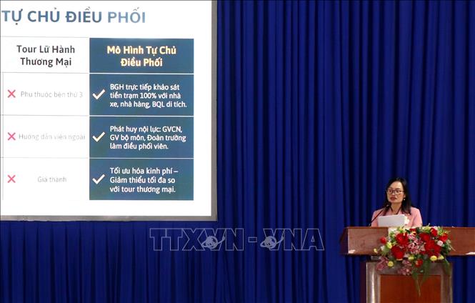 Đại biểu chia sẻ mô hình giáo dục trải nghiệm gắn với du lịch. Ảnh: Lê Thúy Hằng – TTXVN 