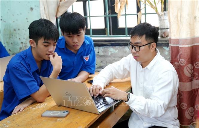 Thanh thiếu nhi vùng biên Hướng Phùng (Quảng Trị) được tiếp cận AI, lập trình, STEM/STEAM, Robotics và nhiều hoạt động trải nghiệm công nghệ trực quan, sinh động. Ảnh: Võ Dung - TTXVN
