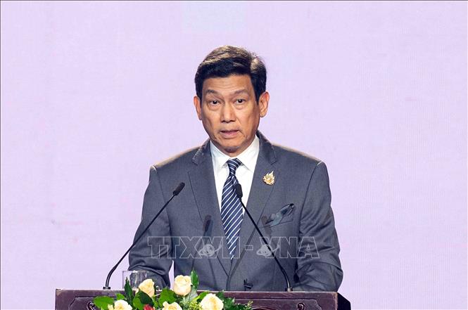 Parnpree Bahiddha Nukara, Chairman of the Advisory Board to the Deputy Prime Minister and Minister of Foreign Affairs, speaks at the event. VNA Photo: Xuân Khu