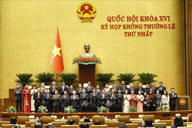 Chủ tịch Quốc hội Trần Thanh Mẫn với đại diện các Tổ chức Nghị sĩ hữu nghị Việt Nam của Quốc hội khóa XVI và đại biểu quốc tế. Ảnh: Doãn Tấn - TTXVN