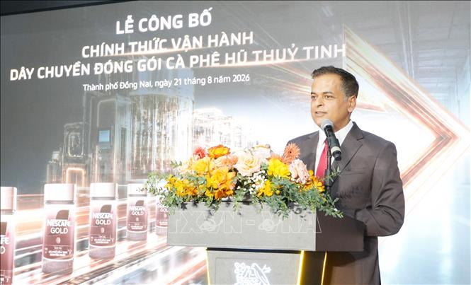 Ông Binu Jacob, Tổng Giám đốc Nestlé Việt Nam phát biểu tại lễ vận hành dây chuyền đóng gói cà phê hòa tan trong hũ thủy tinh (Jar Line) tại Nhà máy Nestlé Trị An, thành phố Đồng Nai. Ảnh: Công Phong - TTXVN