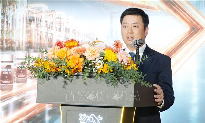 Ông Trần Thế Công, Phó Vụ trưởng Vụ Hợp tác Quốc tế, Bộ Nông nghiệp và Môi trường phát biểu tại lễ vận hành dây chuyền Jar Line tại Nhà máy Nestlé Trị An, thành phố Đồng Nai. Ảnh: Công Phong - TTXVN