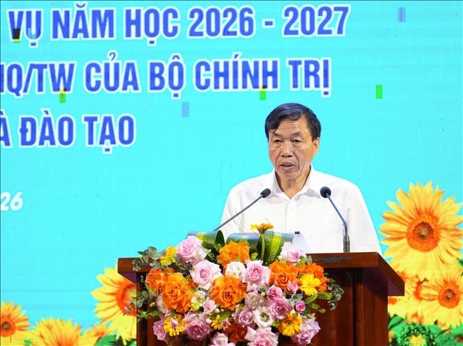 Chủ tịch UBND tỉnh Điện Biên Lê Văn Lương phát biểu tại hội nghị. Ảnh: Phan Quân - TTXVN