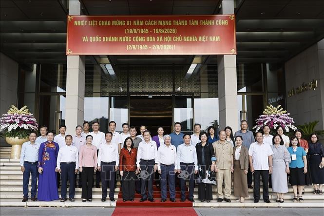 Chủ tịch Quốc hội Trần Thanh Mẫn gặp mặt các đại biểu Quốc hội khóa XVI thuộc khối Mặt trận Tổ quốc Việt Nam ở Trung ương và địa phương. Ảnh: Doãn Tấn - TTXVN