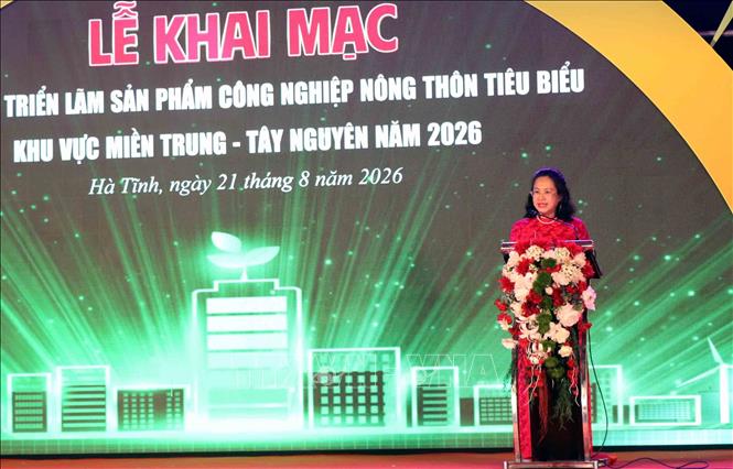 Bà Đỗ Thị Minh Trâm, Phó cục trưởng Cục Đổi mới sáng tạo, Chuyển đổi xanh và Khuyến công (Bộ Công Thương) phát biểu tại lễ khai mạc. Ảnh: Công Tường-TTXVN