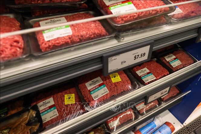 Thịt bò được bày bán tại một cửa hàng ở New York, Mỹ. Ảnh: THX/TTXVN phát