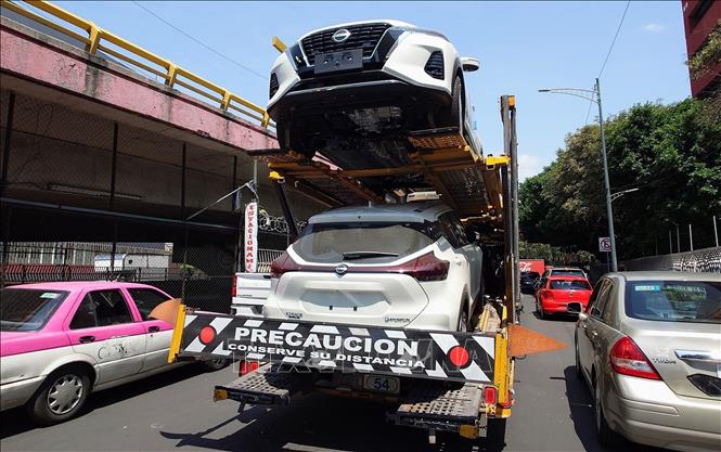 Mẫu Nissan Kick được vận chuyển từ nhà máy đến các đại lý của Nissan tại thủ đô Mexico City. Ảnh: Phi Hùng - PV TTXVN tại Mexico